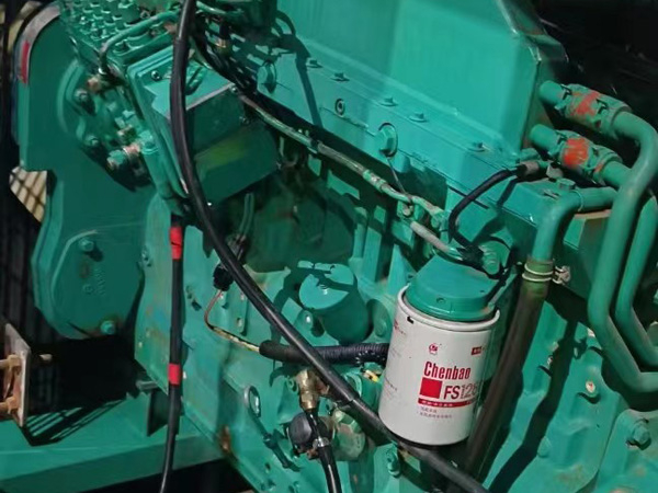 梁平如何确定新的发电机组控制系统是否与原系统兼容？