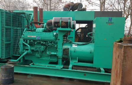 梁平发电机组如何判断水冷式机油散热器内部是否需要清洗？